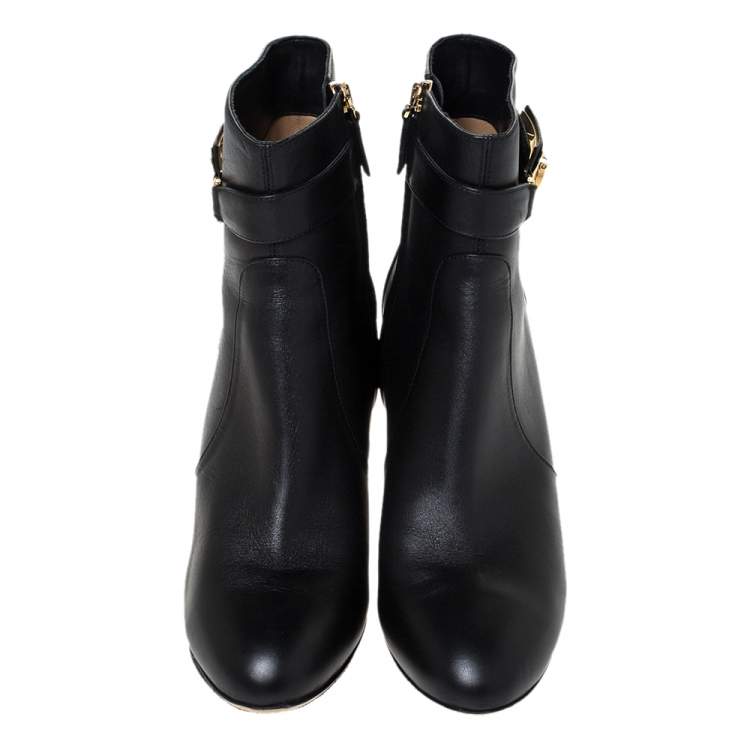 مملوكة مسبقًا Salvatore Ferragamo Black Leather Gancini Lock Ankle Boots Size 38.5