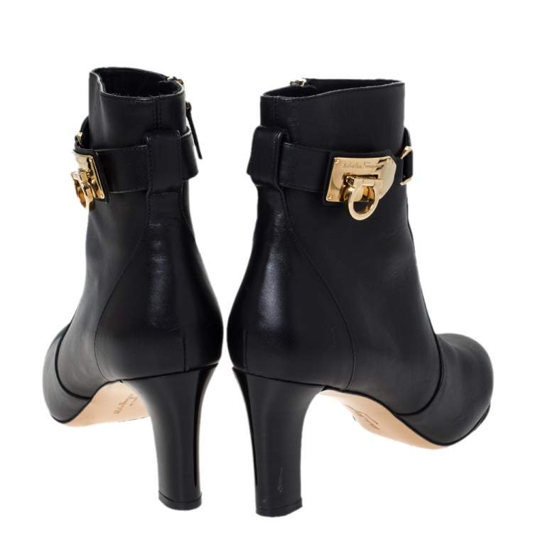 مملوكة مسبقًا Salvatore Ferragamo Black Leather Gancini Lock Ankle Boots Size 38.5