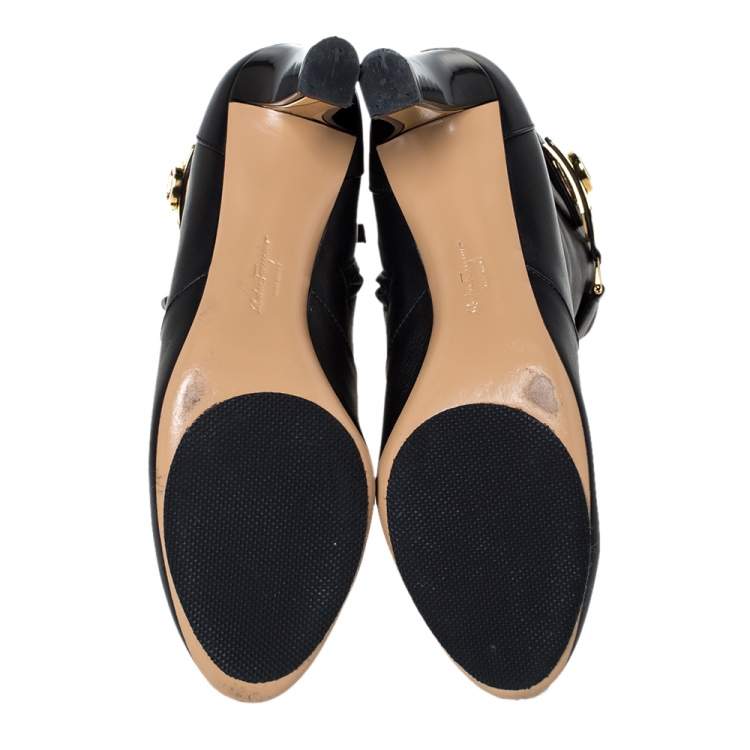 مملوكة مسبقًا Salvatore Ferragamo Black Leather Gancini Lock Ankle Boots Size 38.5