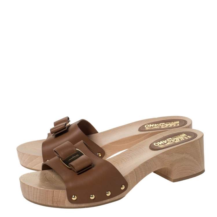 Pre Owned Salvatore Ferragamo Brown Leather Graciela Clogs Slides Size 40.5