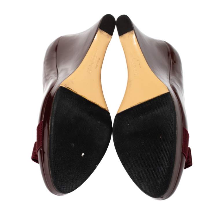 Pre Owned Salvatore Ferragamo Maroon Patent Vara Bow Wedge Pumps Size 40