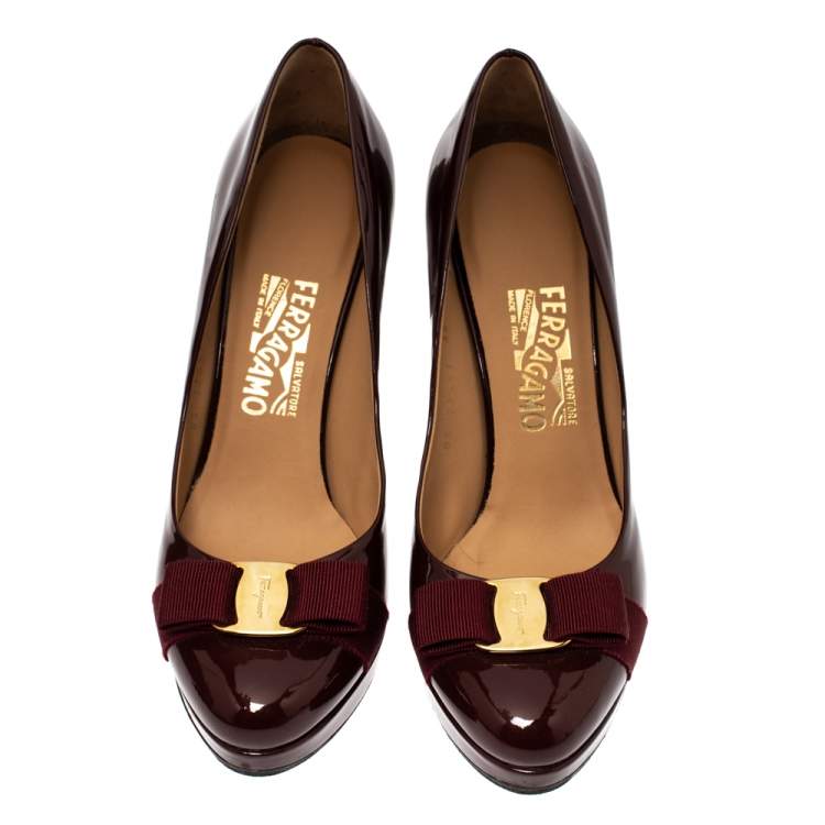 Pre Owned Salvatore Ferragamo Maroon Patent Vara Bow Wedge Pumps Size 40