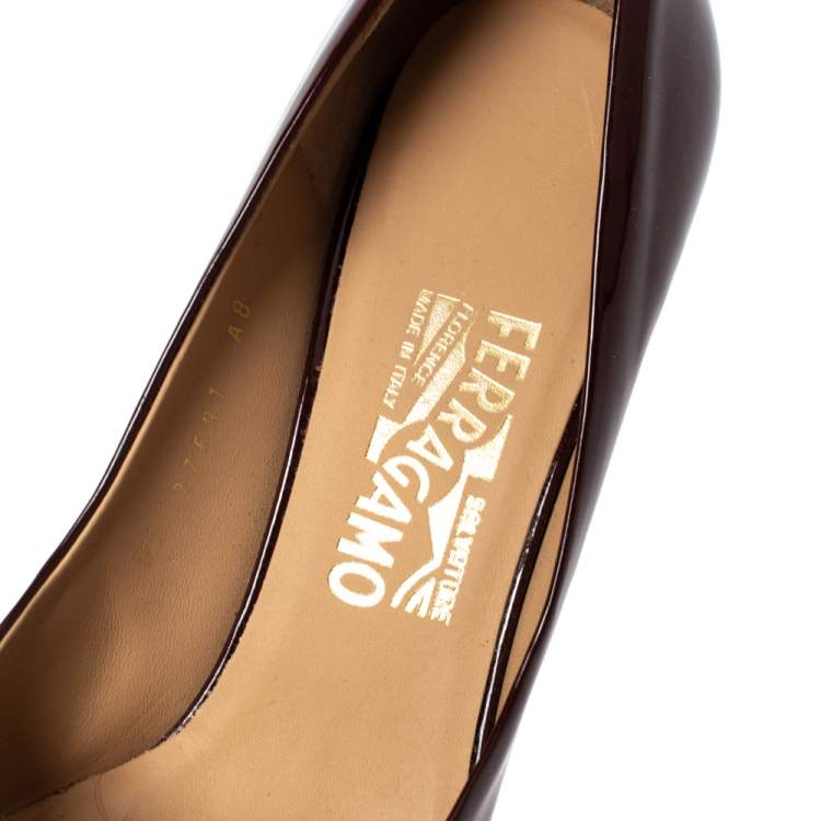 Pre Owned Salvatore Ferragamo Maroon Patent Vara Bow Wedge Pumps Size 40