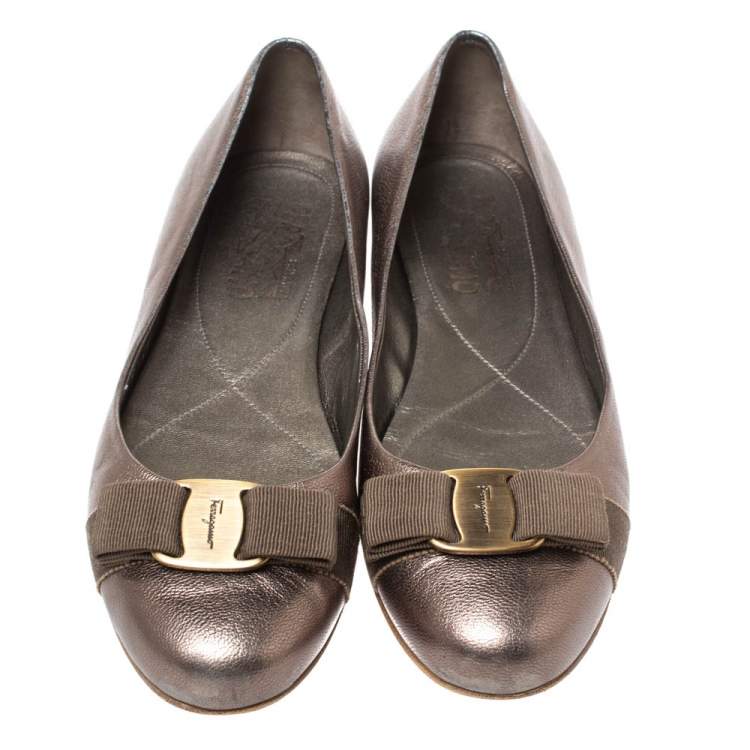 Pre Owned Salvatore Ferragamo Metallic Grey Leather Vara Bow Ballet Flats Size 38