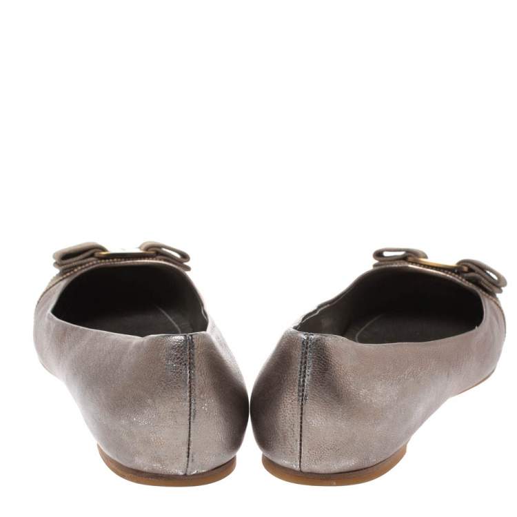 Pre Owned Salvatore Ferragamo Metallic Grey Leather Vara Bow Ballet Flats Size 38