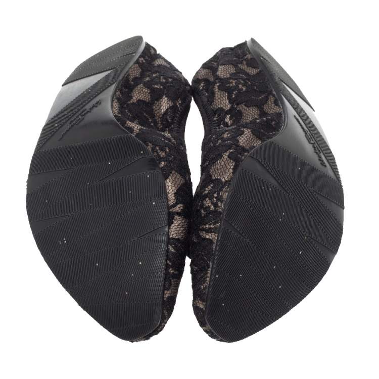 مملوكة مسبقًا Salvatore Ferragamo Black Lace My Joy Bow Scrunch Ballet Flats Size 38