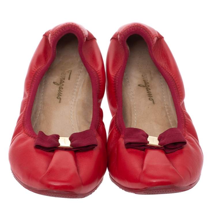 مملوكة مسبقًا Salvatore Ferragamo Red Leather My Joy Scrunch Ballet Flats Size 38