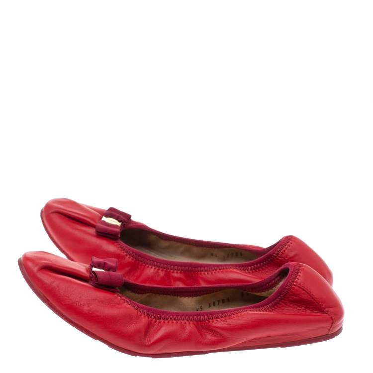 مملوكة مسبقًا Salvatore Ferragamo Red Leather My Joy Scrunch Ballet Flats Size 38