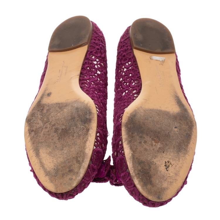 مملوكة مسبقًا Salvatore Ferragamo Purple Floral Crochet Lace Estelle Bow Ballet Flat Size 37