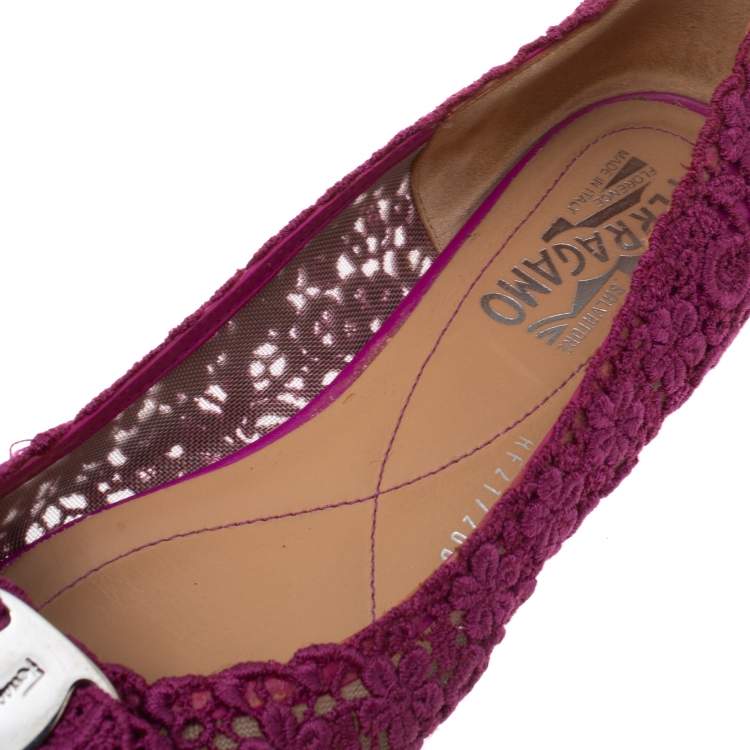 مملوكة مسبقًا Salvatore Ferragamo Purple Floral Crochet Lace Estelle Bow Ballet Flat Size 37
