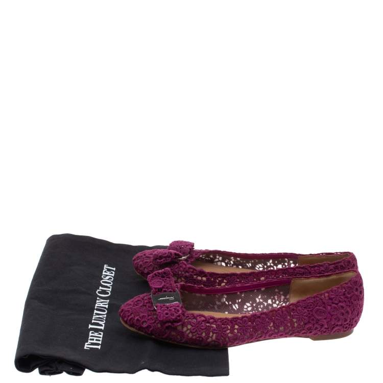 مملوكة مسبقًا Salvatore Ferragamo Purple Floral Crochet Lace Estelle Bow Ballet Flat Size 37