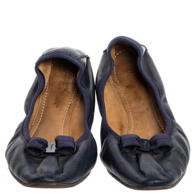 مملوكة مسبقًا Salvatore Ferragamo Blue Leather Bow Scrunch Ballet Flats Size 40