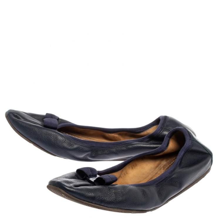 مملوكة مسبقًا Salvatore Ferragamo Blue Leather Bow Scrunch Ballet Flats Size 40