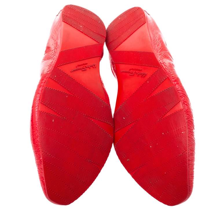 مملوكة مسبقًا Salvatore Ferragamo Red Patent Leather My Joy Scrunch Ballet Flats Size 37