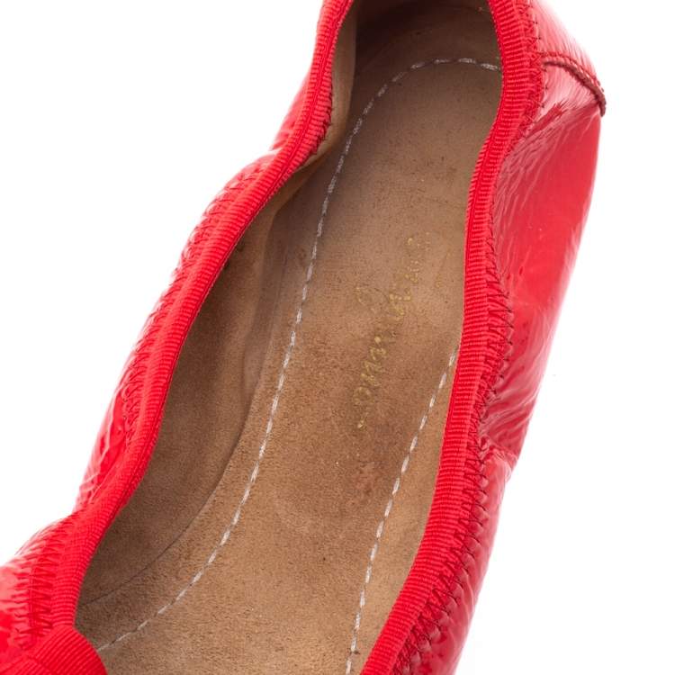 مملوكة مسبقًا Salvatore Ferragamo Red Patent Leather My Joy Scrunch Ballet Flats Size 37