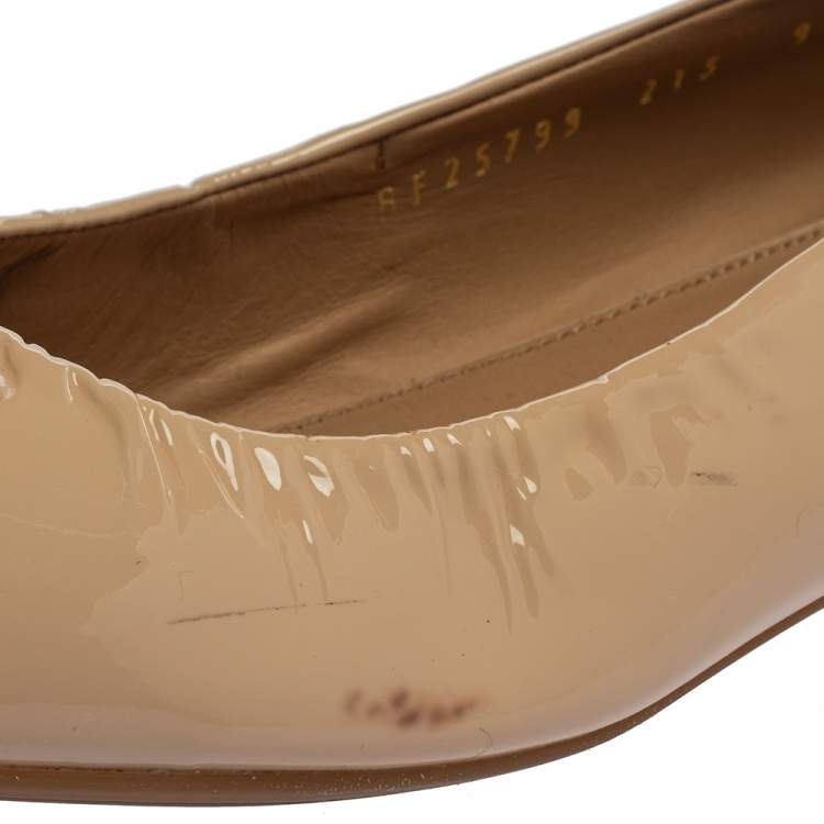 مملوكة مسبقًا Salvatore Ferragamo Beige Patent Leather Ballet Flats Size 39.5