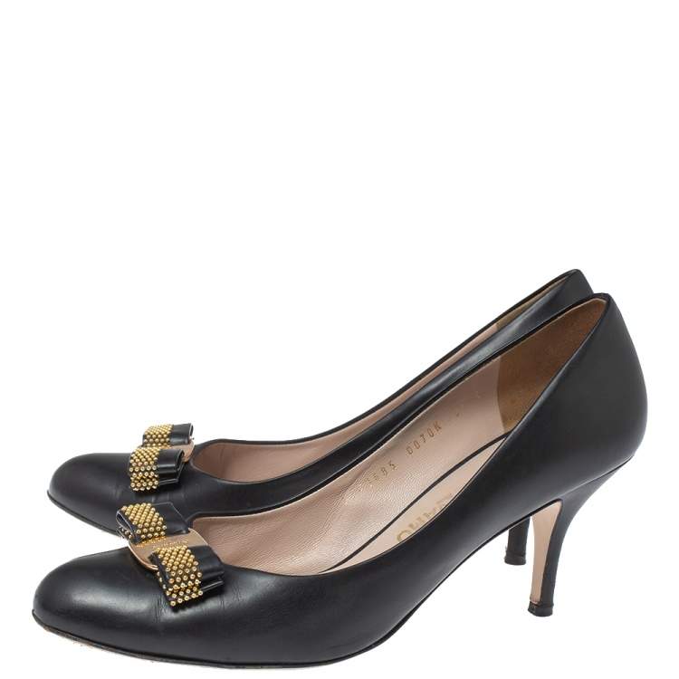 Pre Owned Salvatore Ferragamo Black Leather Bow Embellished Pumps Size 40