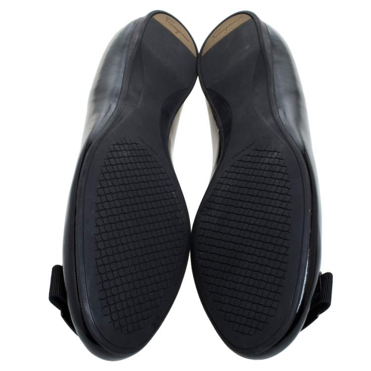مملوكة مسبقًا Salvatore Ferragamo Black Patent Leather Ballet Flats Size 40.5