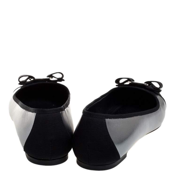 Pre Owned Salvatore Ferragamo Silver/Black Leather And Fabric Cap Toe Bow Flats Size 39
