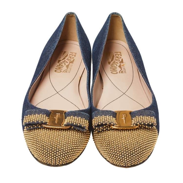 Pre Owned Salvatore Ferragamo Blue/Gold Denim Fabric Studded Vara Bow Cap Toe Ballet Flats Size 38.5