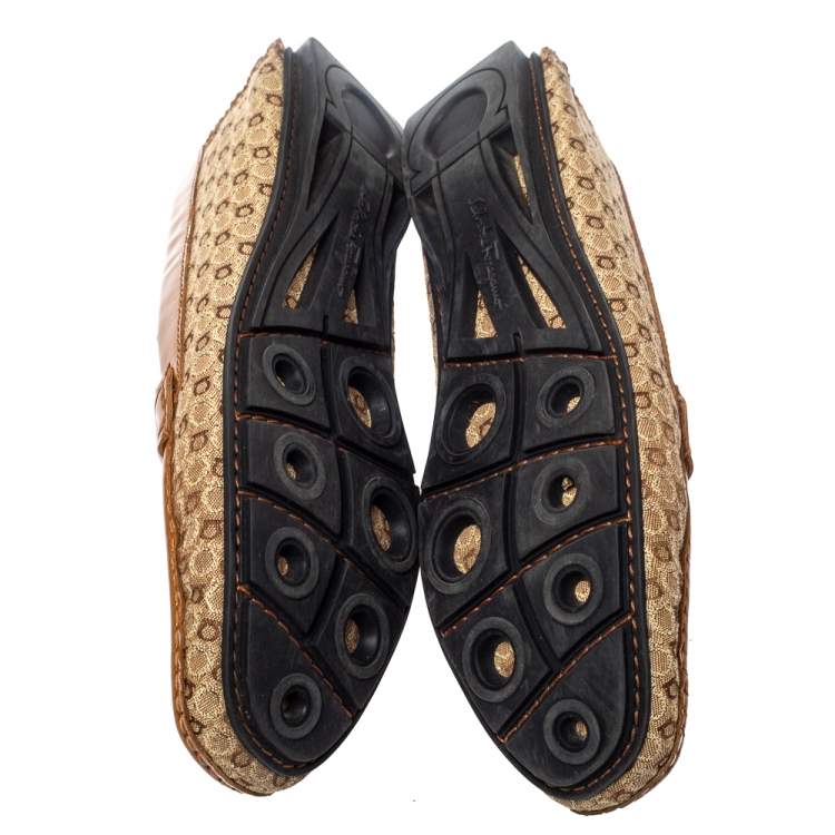 Pre Owned Salvatore Ferragamo Beige/Caramel Gancini Canvas and Patent Leather Loafers Size 37.5