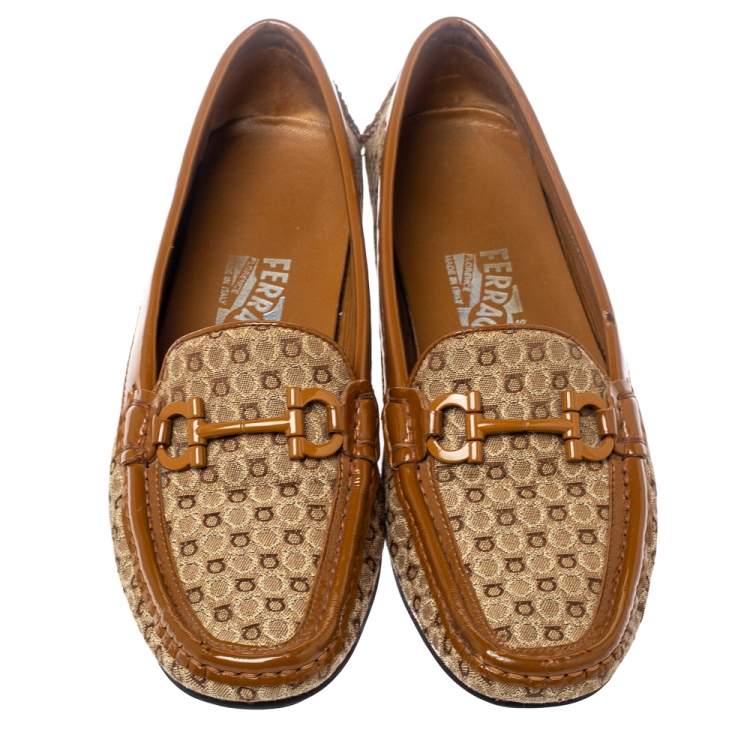 Pre Owned Salvatore Ferragamo Beige/Caramel Gancini Canvas and Patent Leather Loafers Size 37.5