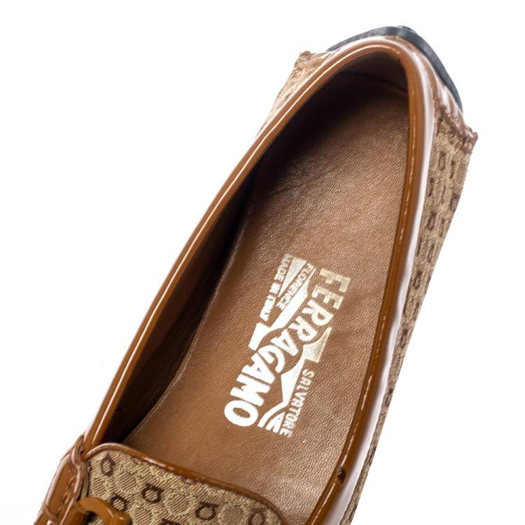 Pre Owned Salvatore Ferragamo Beige/Caramel Gancini Canvas and Patent Leather Loafers Size 37.5