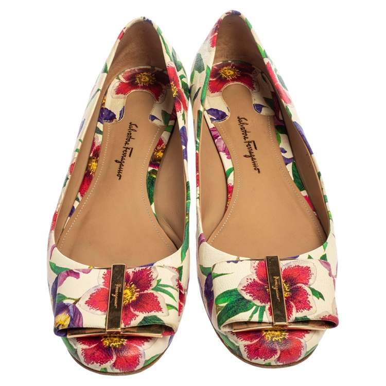 مملوكة مسبقًا Salvatore Ferragamo Multicolor Floral Print Leather Avola Bow Ballet Flats Size 38