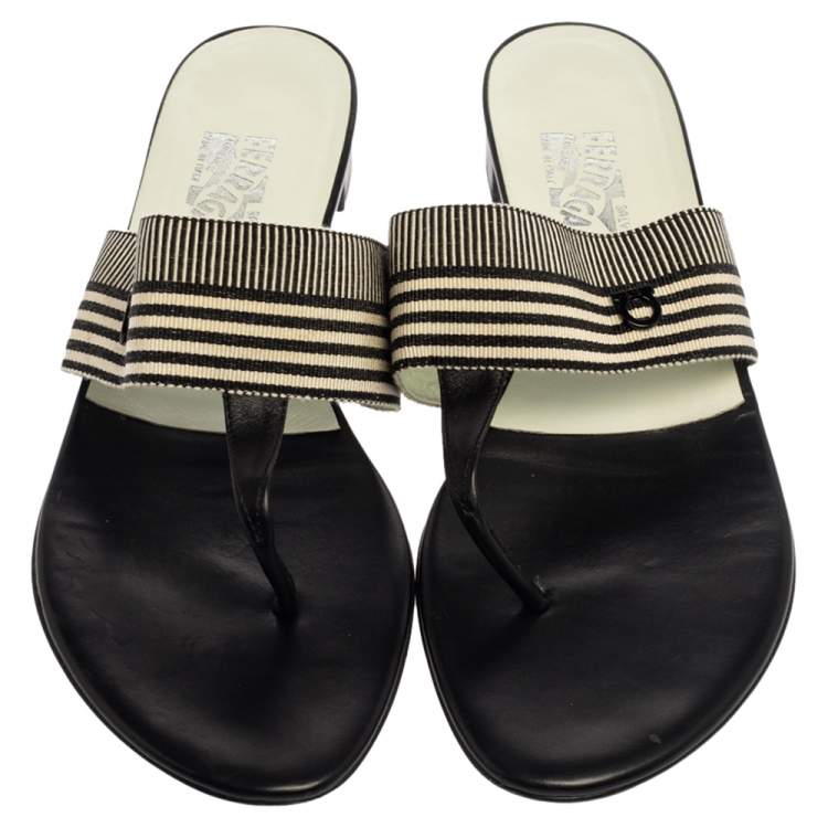 مملوكة مسبقًا Salvatore Ferragamo Monochrome Fabric Sarcelle Thong Sandals Size 41