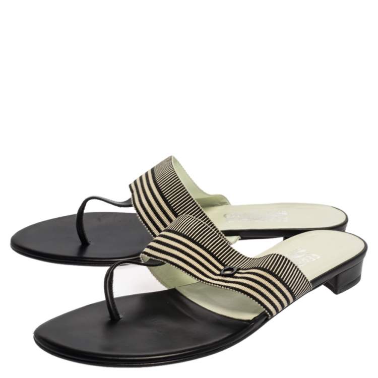 مملوكة مسبقًا Salvatore Ferragamo Monochrome Fabric Sarcelle Thong Sandals Size 41