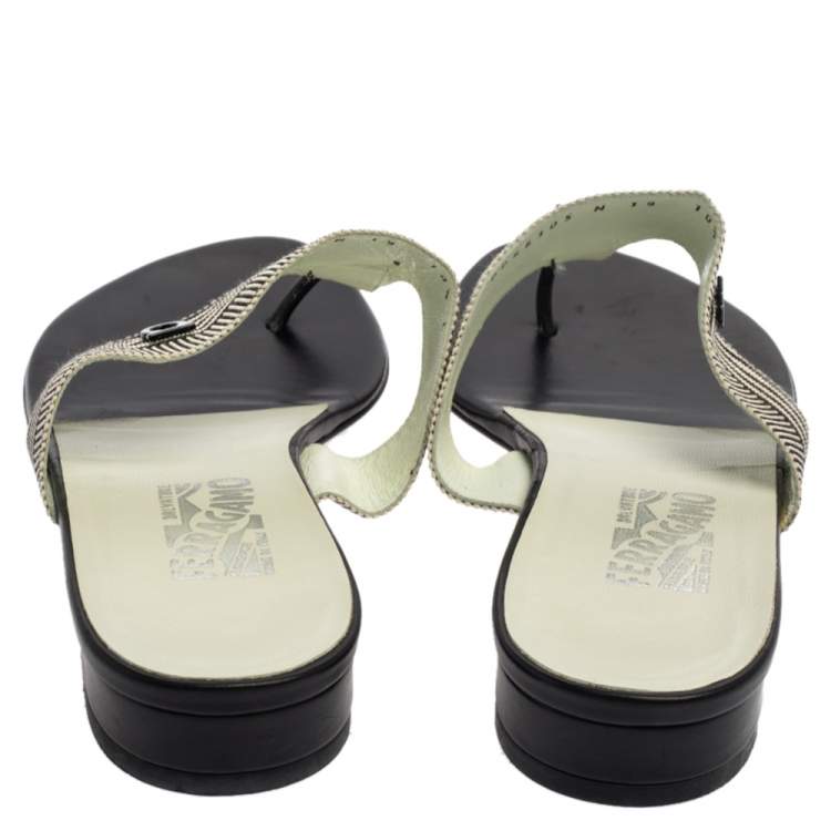 مملوكة مسبقًا Salvatore Ferragamo Monochrome Fabric Sarcelle Thong Sandals Size 41