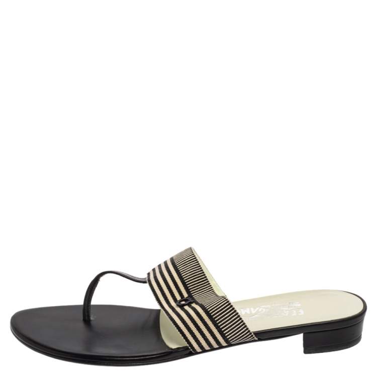 مملوكة مسبقًا Salvatore Ferragamo Monochrome Fabric Sarcelle Thong Sandals Size 41