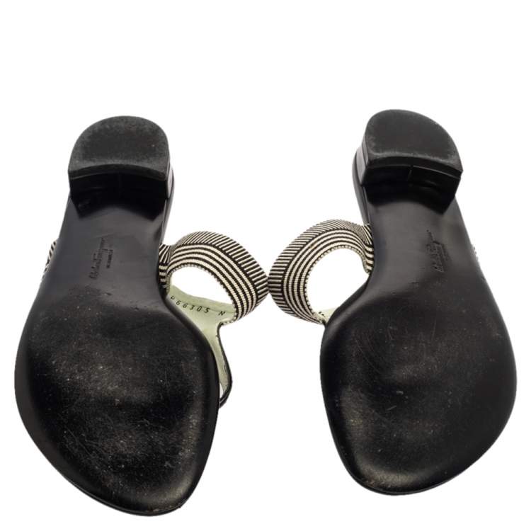مملوكة مسبقًا Salvatore Ferragamo Monochrome Fabric Sarcelle Thong Sandals Size 41