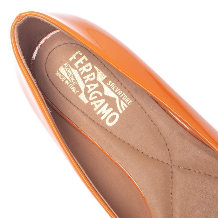 مملوكة مسبقًا Salvatore Ferragamo Yellow Patent Leather Vara Bow Ballet Flats Size 38