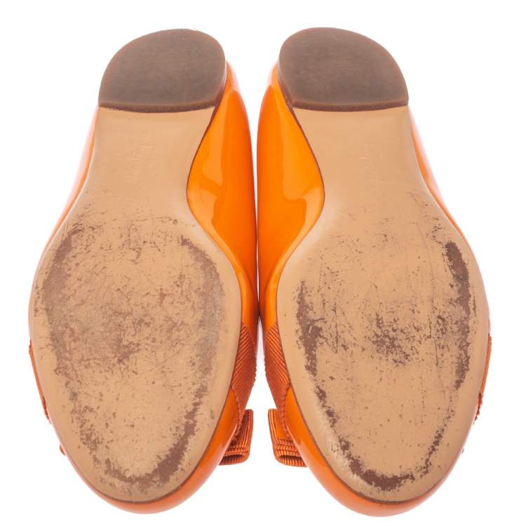 مملوكة مسبقًا Salvatore Ferragamo Yellow Patent Leather Vara Bow Ballet Flats Size 38