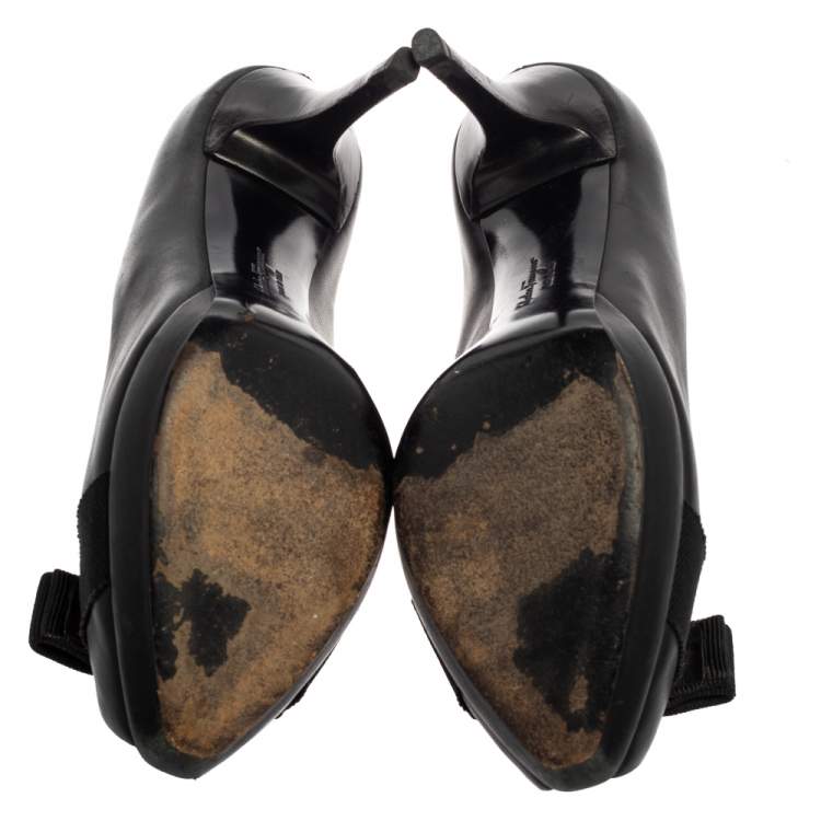 Pre Owned Salvatore Ferragamo Black Leather Vara Bow Pumps Size 38.5
