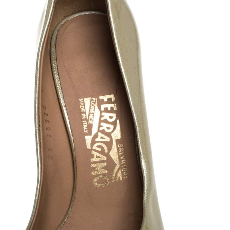 Pre Owned Salvatore Ferragamo Beige Coated Leather Vara Bow Peep Toe Pumps Size 37