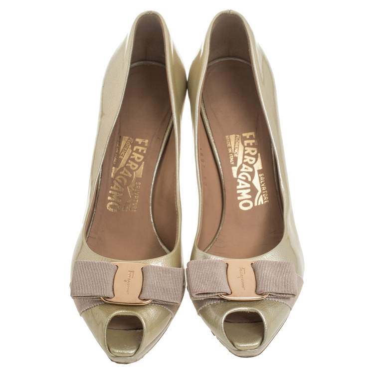 Pre Owned Salvatore Ferragamo Beige Coated Leather Vara Bow Peep Toe Pumps Size 37