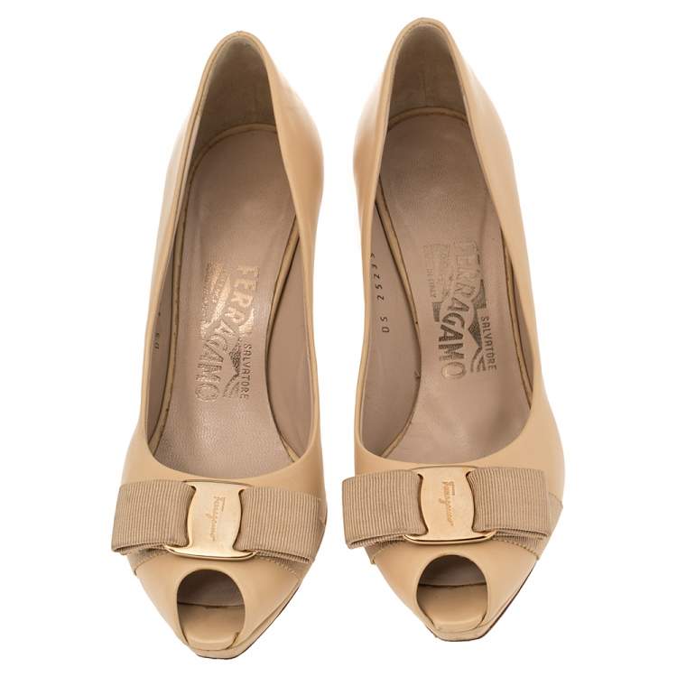 Pre Owned Salvatore Ferragamo Beige Leather Vara Bow Peep Toe Platform Pumps Size 36.5