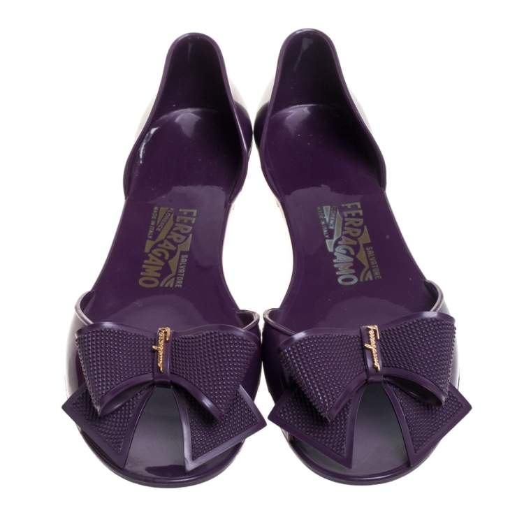 مملوكة مسبقًا Salvatore Ferragamo Purple Rubber Bow Barbados Peep Toe Flats Size 38.5