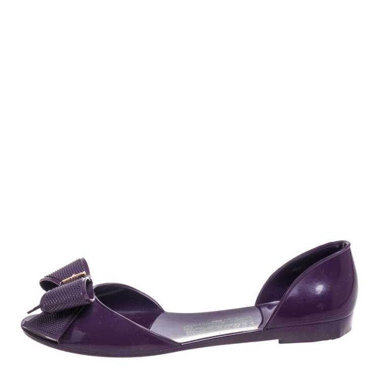 مملوكة مسبقًا Salvatore Ferragamo Purple Rubber Bow Barbados Peep Toe Flats Size 38.5