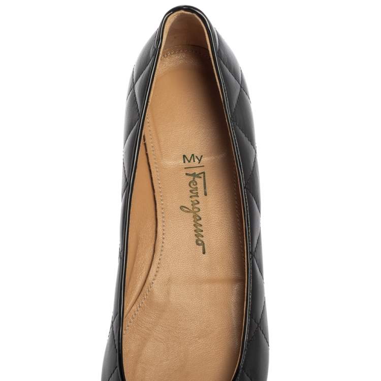 مملوكة مسبقًا Salvatore Ferragamo Black Quilted Leather And Patent Leather Cap Toe Bow Ballet Flats Size 38