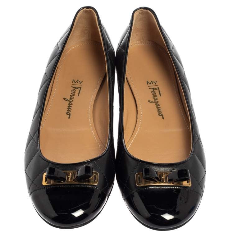 مملوكة مسبقًا Salvatore Ferragamo Black Quilted Leather And Patent Leather Cap Toe Bow Ballet Flats Size 38