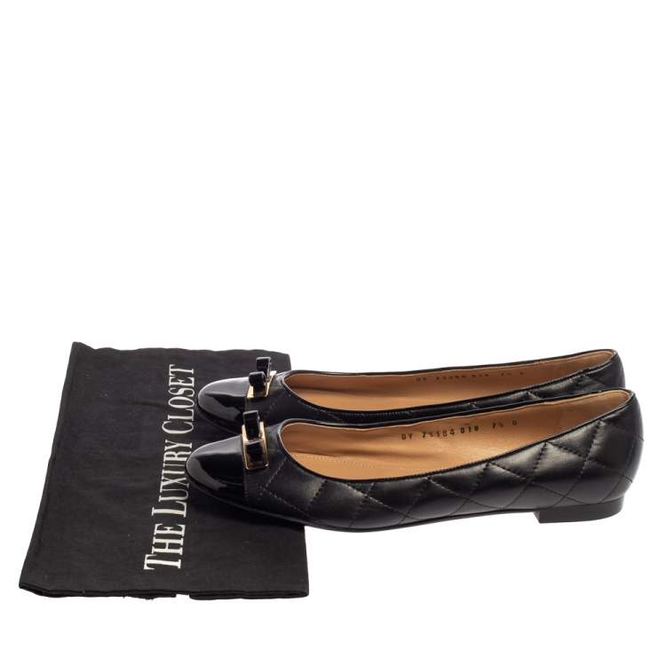 مملوكة مسبقًا Salvatore Ferragamo Black Quilted Leather And Patent Leather Cap Toe Bow Ballet Flats Size 38