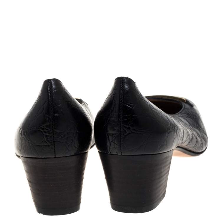 مملوكة مسبقًا Salvatore Ferragamo Vintage Black Croc Embossed Leather Embellished Pumps Size 38.5