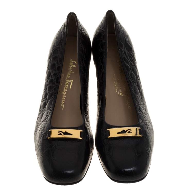 مملوكة مسبقًا Salvatore Ferragamo Vintage Black Croc Embossed Leather Embellished Pumps Size 38.5