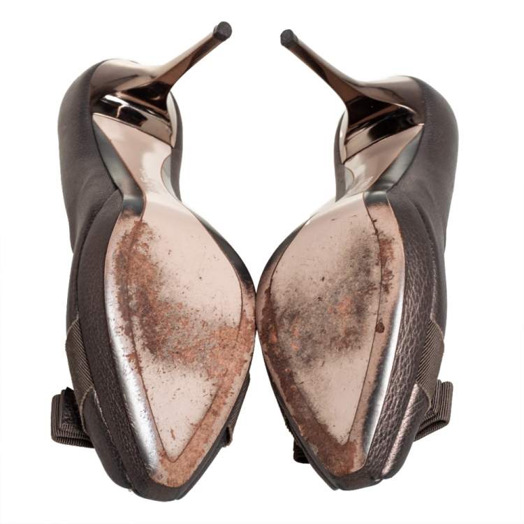 Pre Owned Salvatore Ferragamo Metallic Bronze Leather Vara Bow Peep Toe Pumps Size 39.5