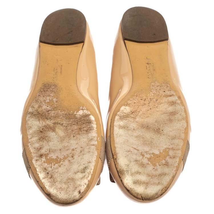 Pre Owned Salvatore Ferragamo Beige Patent Leather Vara Bow Ballet Flats Size 40.5