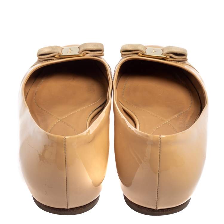 Pre Owned Salvatore Ferragamo Beige Patent Leather Vara Bow Ballet Flats Size 40.5