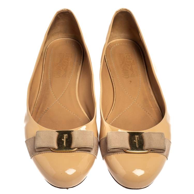 Pre Owned Salvatore Ferragamo Beige Patent Leather Vara Bow Ballet Flats Size 40.5